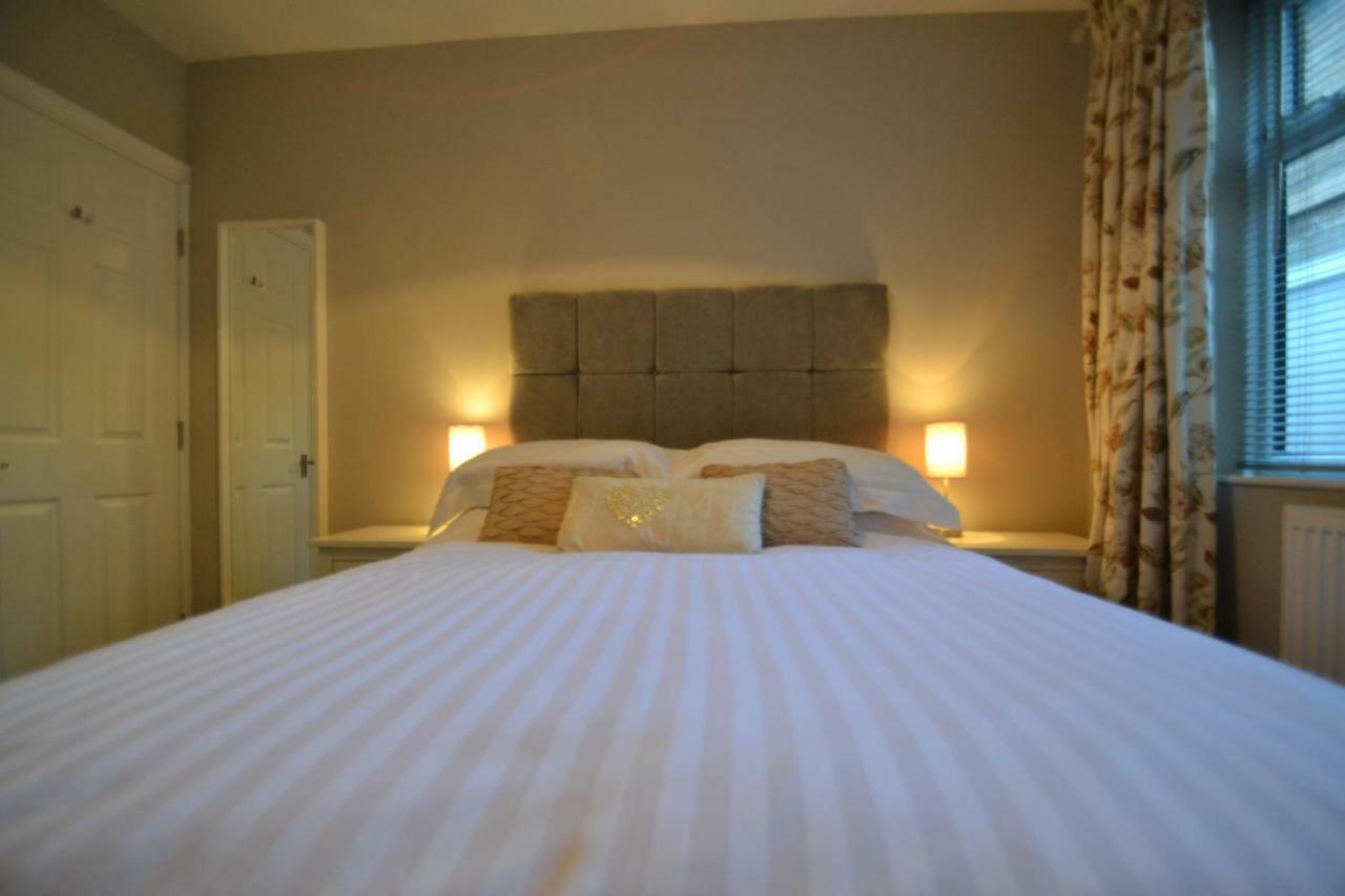 Charming 1 Bed Riverside Apartment Chester Exterior photo