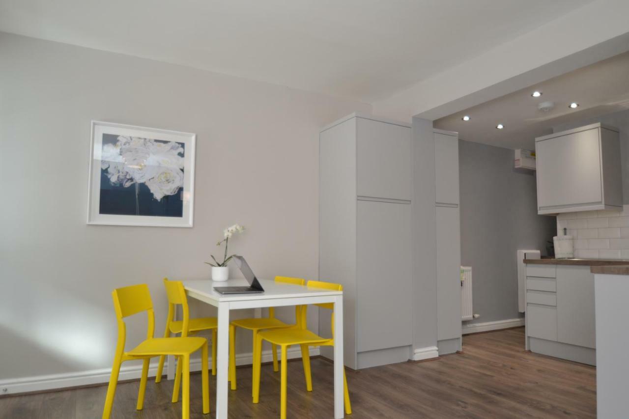 Charming 1 Bed Riverside Apartment Chester Exterior photo