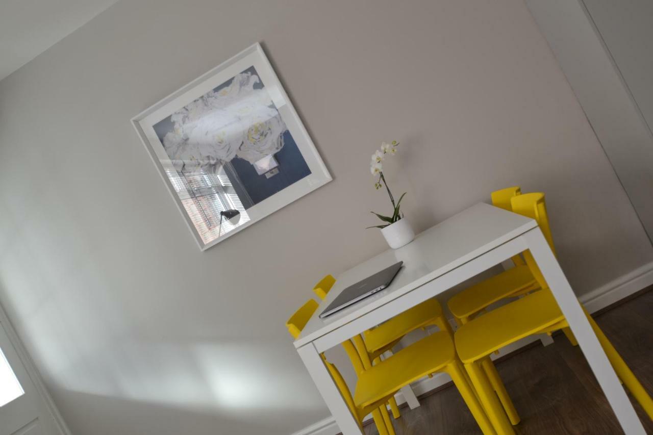 Charming 1 Bed Riverside Apartment Chester Exterior photo