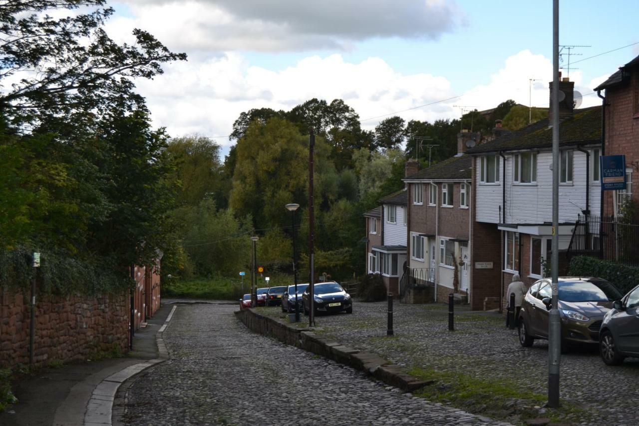 Charming 1 Bed Riverside Apartment Chester Exterior photo