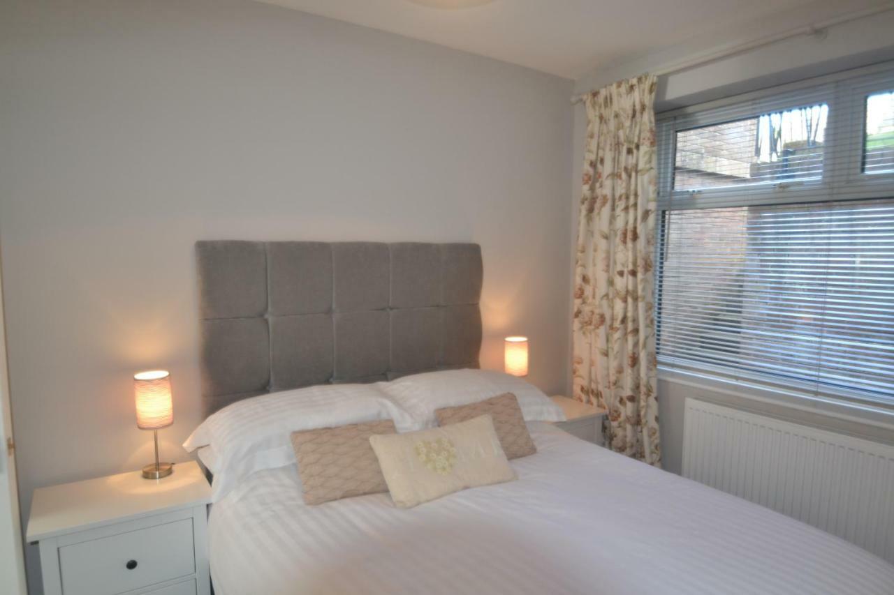 Charming 1 Bed Riverside Apartment Chester Exterior photo