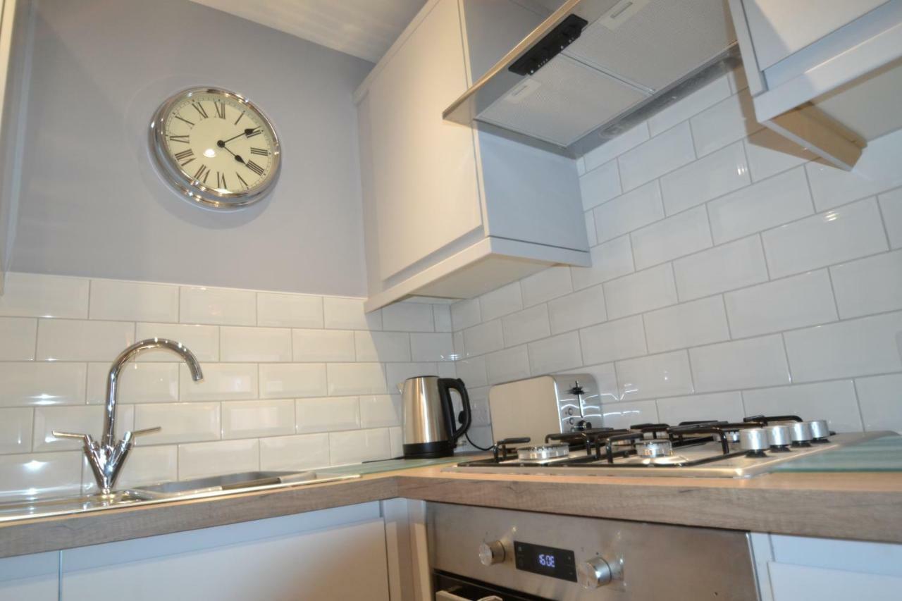 Charming 1 Bed Riverside Apartment Chester Exterior photo