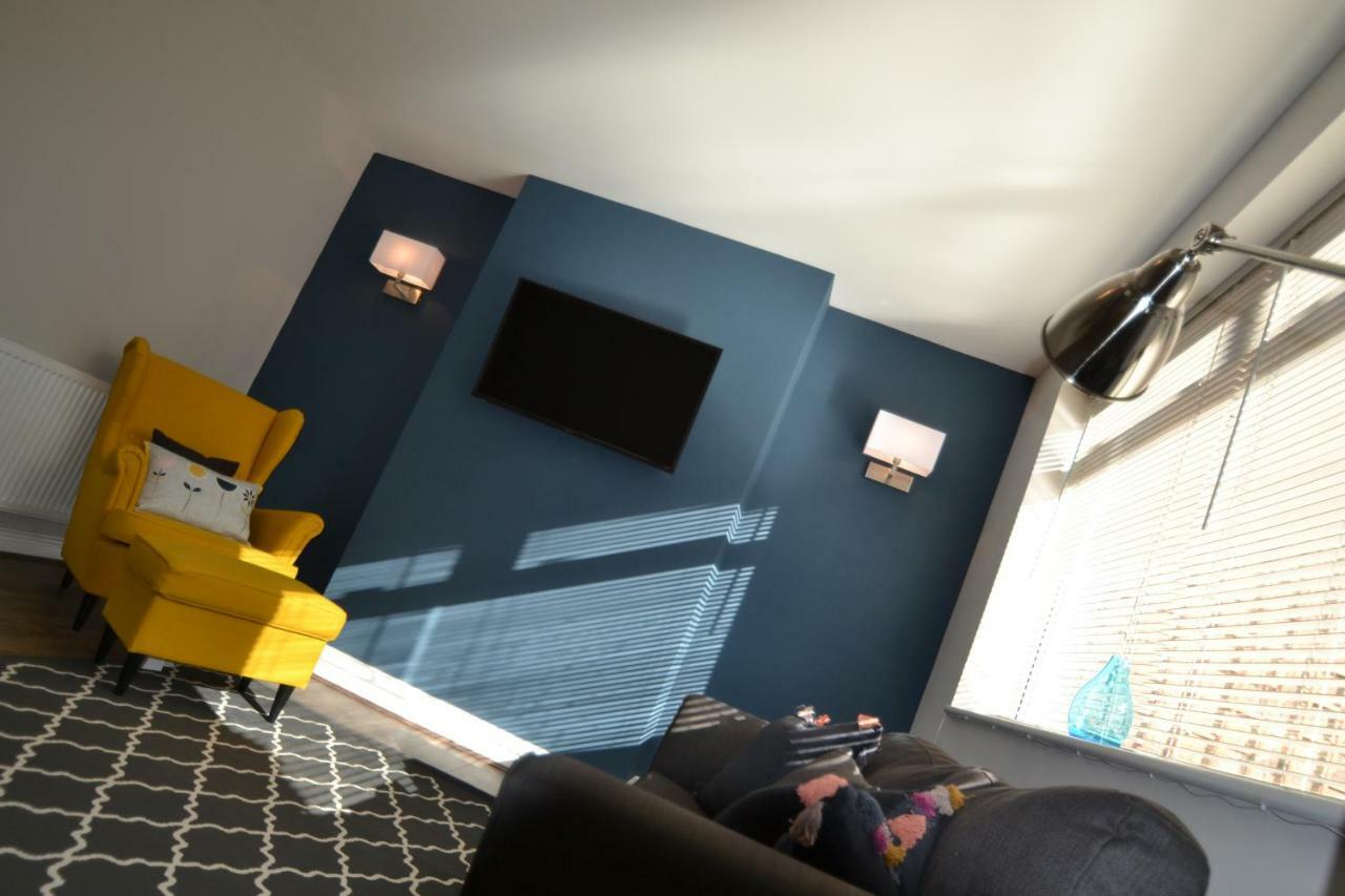 Charming 1 Bed Riverside Apartment Chester Exterior photo
